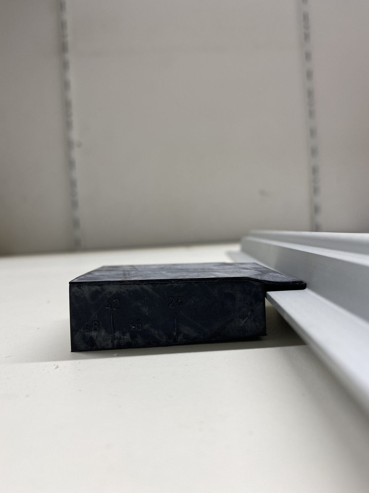 Sliding door rubber block for the sill