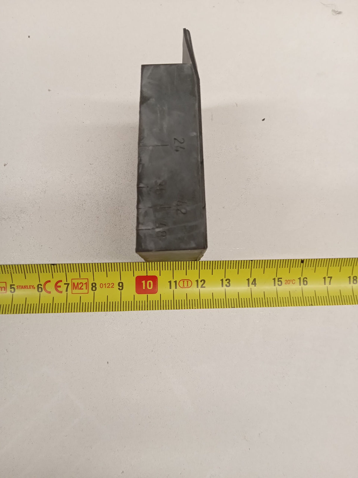 Sliding door rubber block for the sill