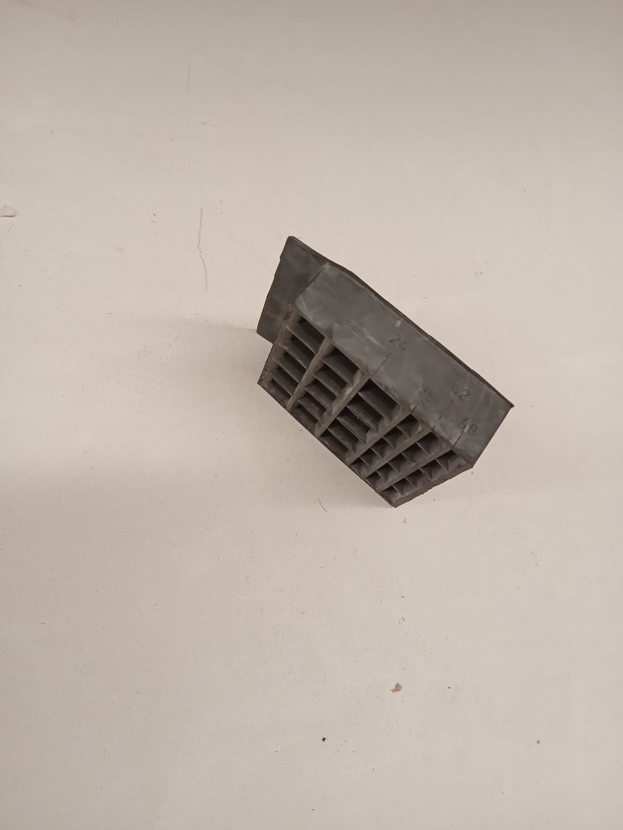 Sliding door rubber block for the sill