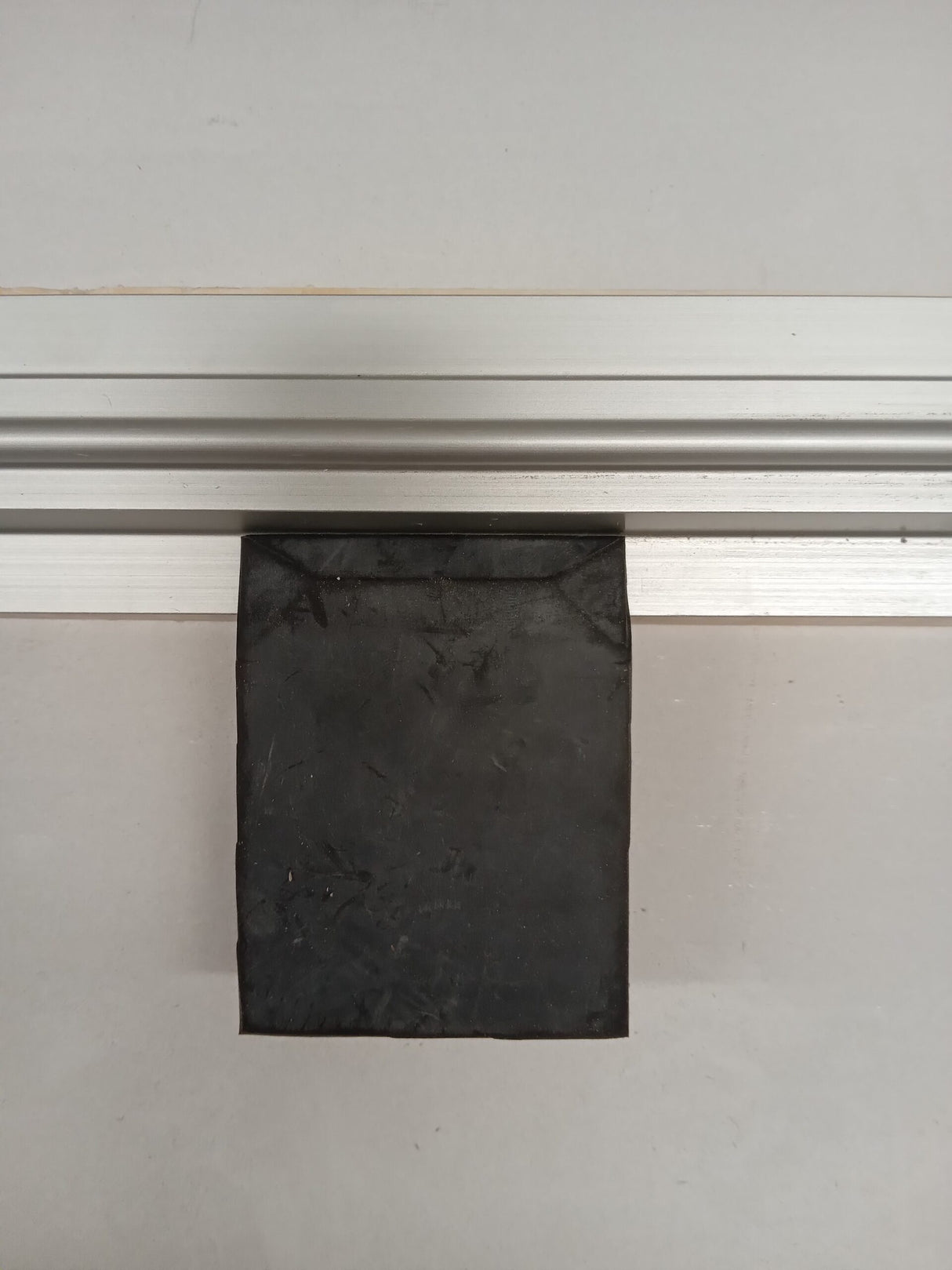 Sliding door rubber block for the sill