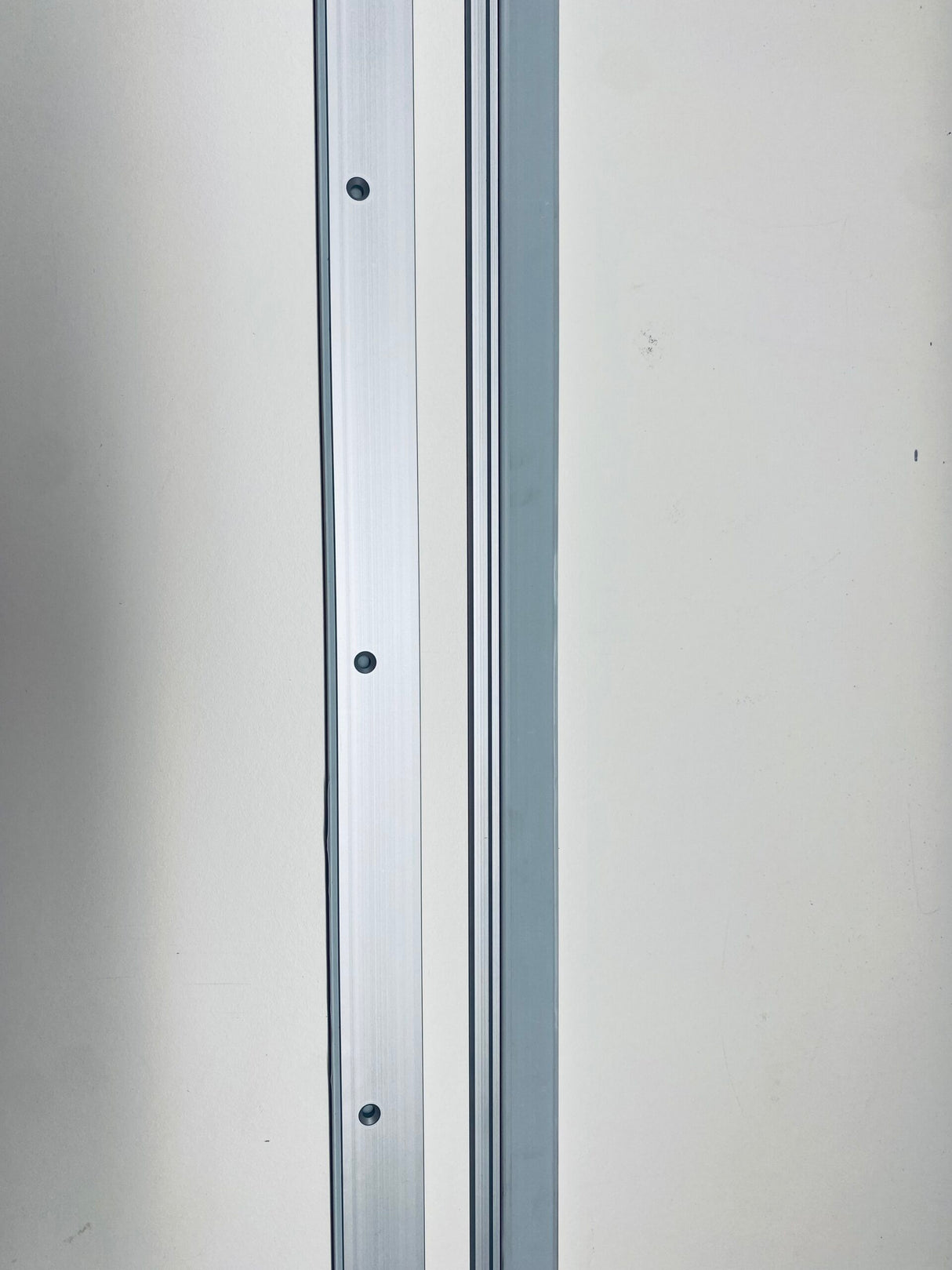 Mittelpfostenventil für Schiebetüren bis zu einer Türhöhe von 2400 mm